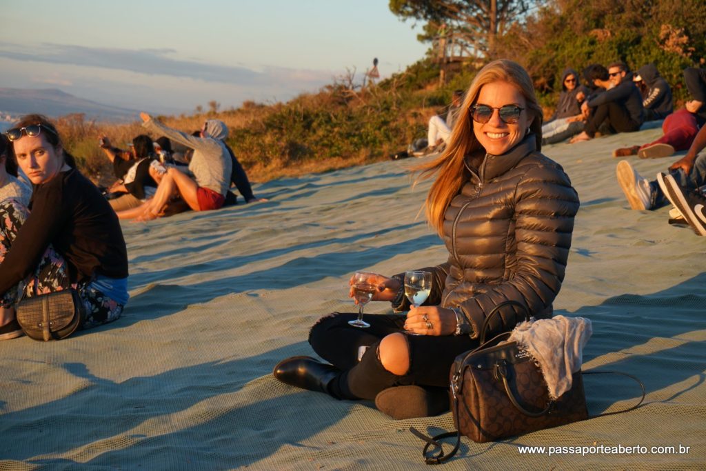 Lugar super astral! Todo mundo senta no chão, leva petiscos, bebida e fica ali, apreciando o show da natureza!
