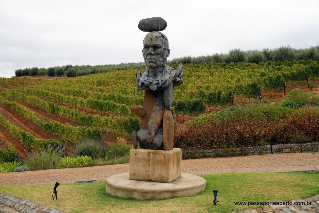 A Tokara além de estar num lugar lindo, é cheia de obras de arte espalhadas!