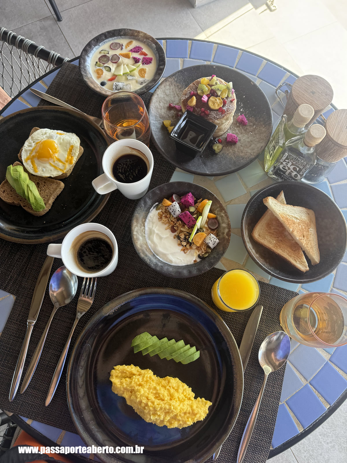 pullman-maldives-maamuta-island-sol-rising-a-la-carte-breakfast